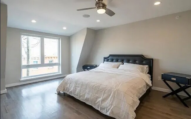 Building Photo - Elevated City Living in a Newly Constructed Grad Hospital Triplex
