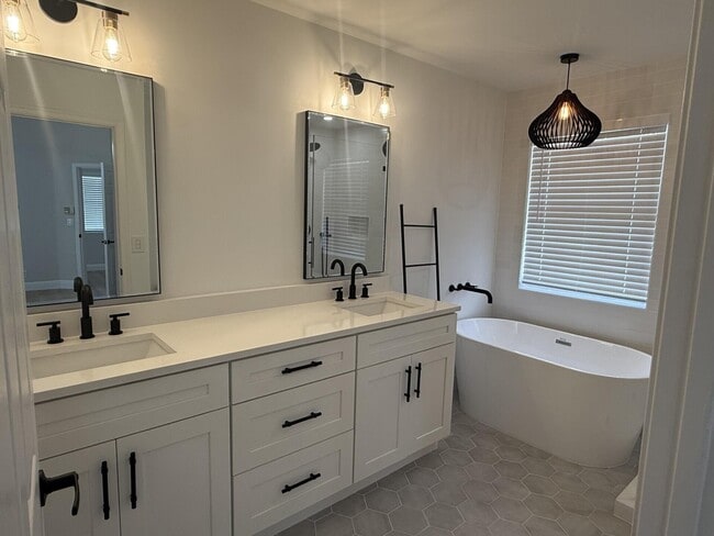 Building Photo - 7218 Panache Way
