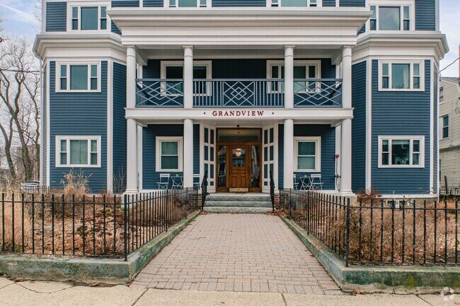 Building Entrance - The Grandview