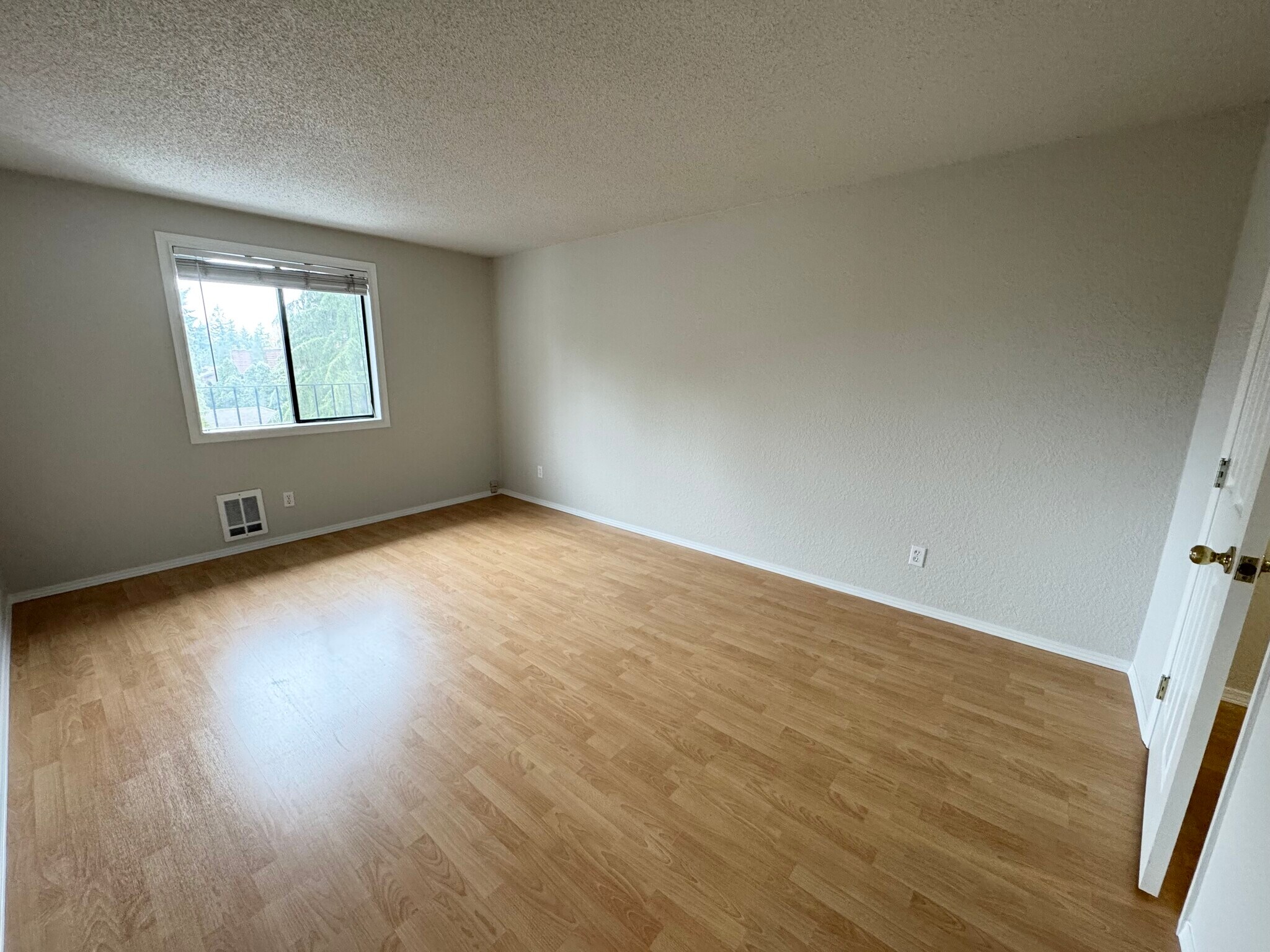 Building Photo - 15705 NE 18th St