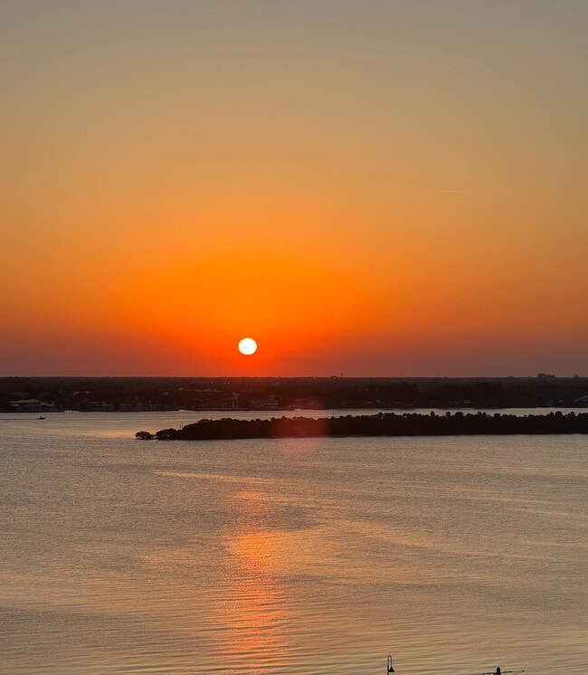 Building Photo - 5420 N Ocean Dr