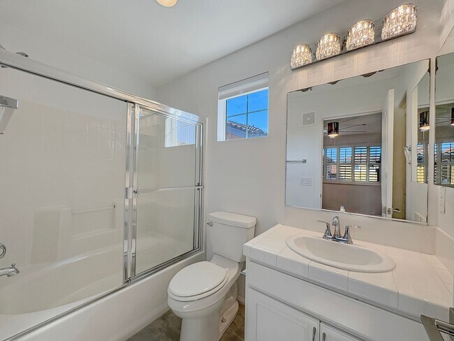 Building Photo - Beautiful 2B/2.5BA located in Santee!