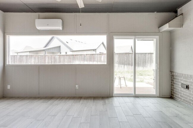 Building Photo - 2125 Heavenly Dr