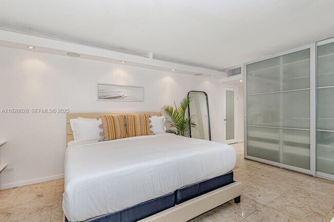 Building Photo - 2301 Collins Ave