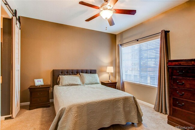 Building Photo - LOCATION LOCATION!! 2-bed 2-bath condo loc...