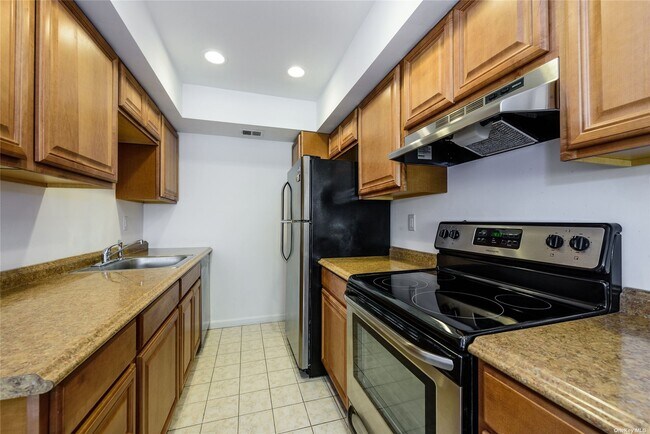Building Photo - 95 Alhambra Dr