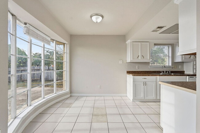 Building Photo - 11202 Sagehill Dr