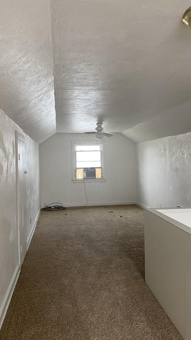 Building Photo - 1428 30th St NE