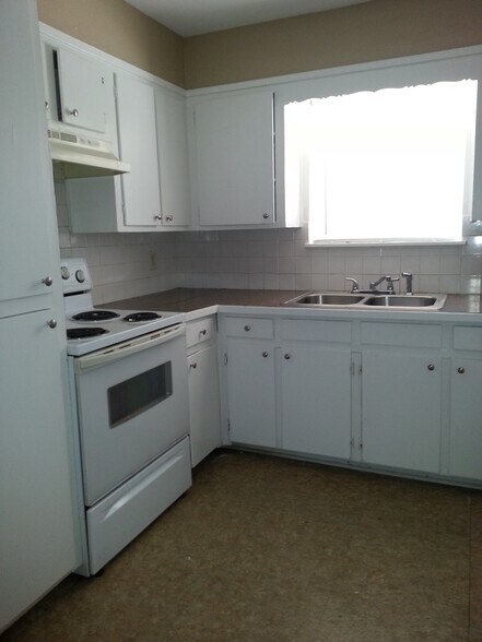 Building Photo - 4665 Hartel St
