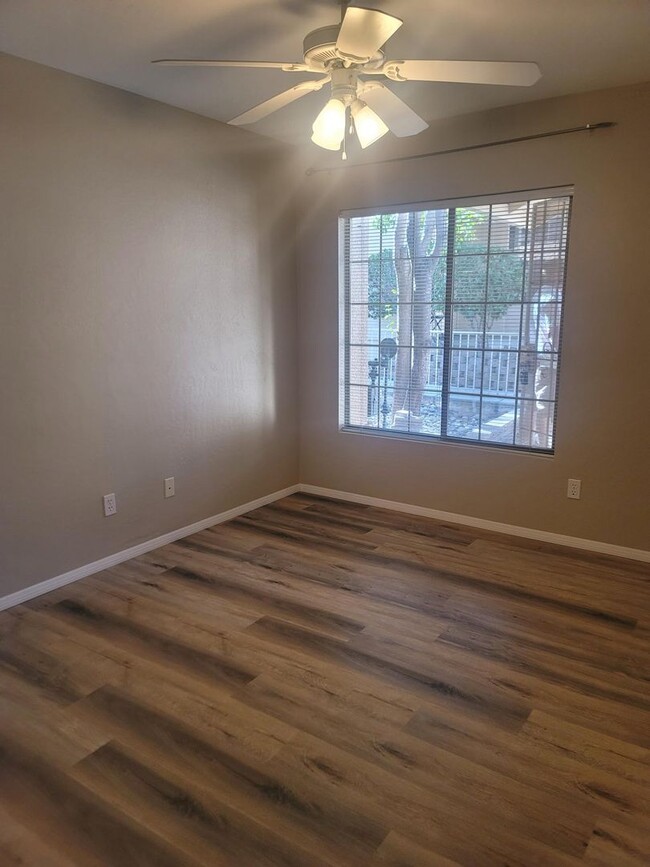 Building Photo - 2 Bedroom Sawmill Cove Unti Contact Proper...