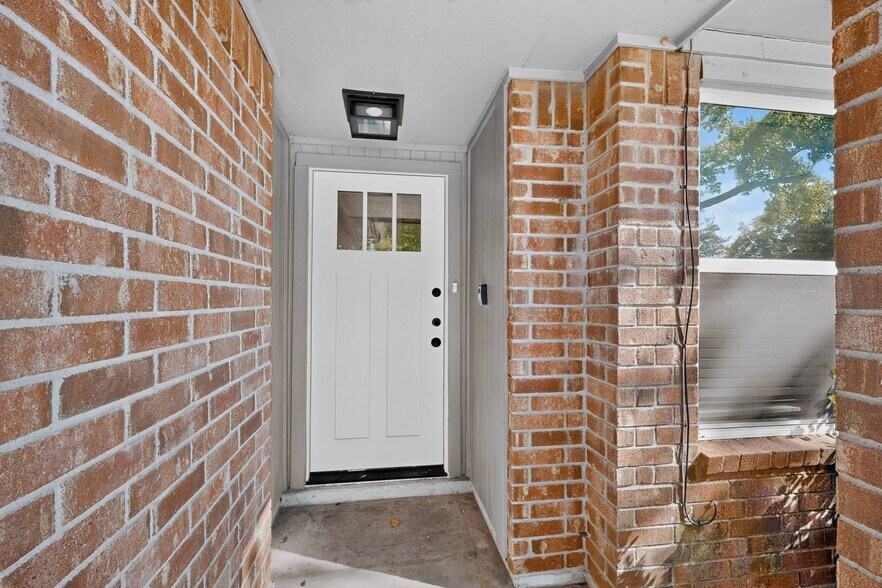 Building Photo - 7809 Cornell Dr