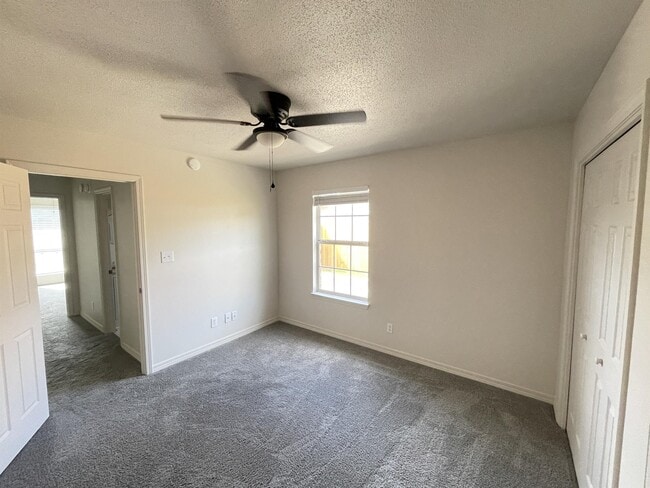 Building Photo - 2212 Peachwood Ct