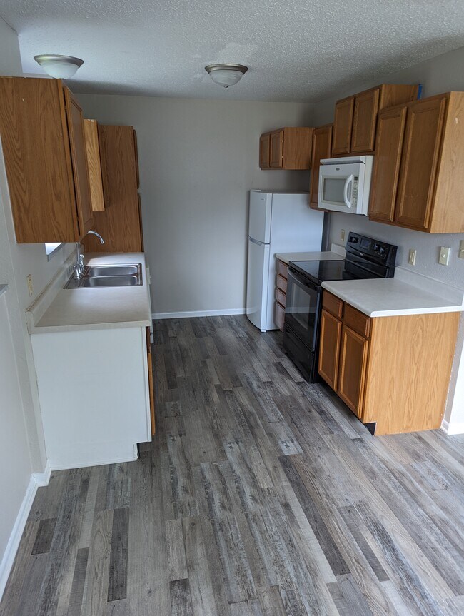 Building Photo - 708 Great Plains Ct