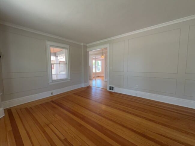 Building Photo - Beautiful and stately Victorian house in the awesome Old North End.
