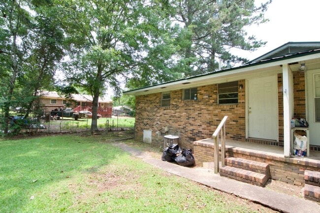 Building Photo - Charming 2BR/1BA in the Heart of Opelika –...