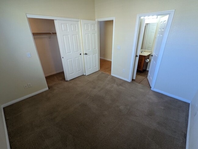 Building Photo - 5994 Shining Light Ave