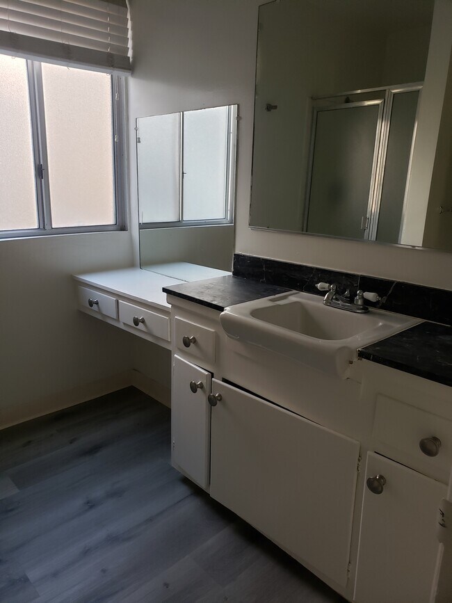 Building Photo - 329 California Ave