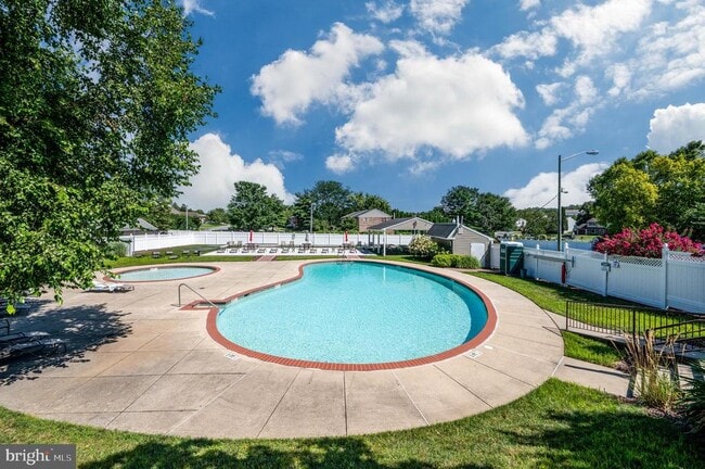 Building Photo - 2912 State Hill Rd