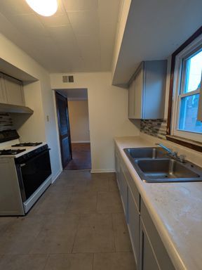 Building Photo - Beautifully updated 2 bed 1 bath apartment in Beaver Falls!