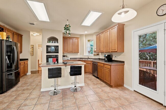Building Photo - 9915 Alms Park Dr