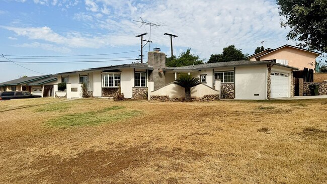 Building Photo - 22684 Minona Dr