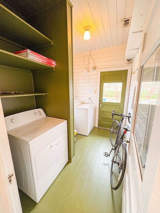 Building Photo - 515 N 32nd St