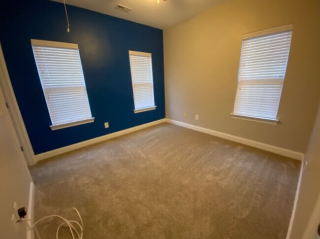 Building Photo - 10637 Serape Rd