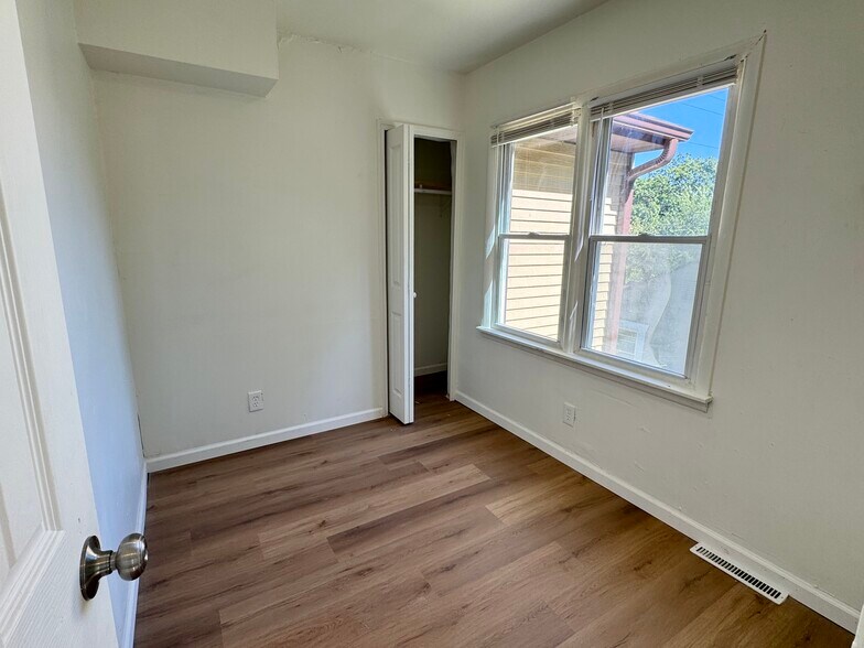 Building Photo - 8801 E Independence Ave