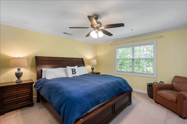 Building Photo - Townhouse in Lake Hogan Farms - 4 bedrooms - Amenities include community pool, tennis and playground