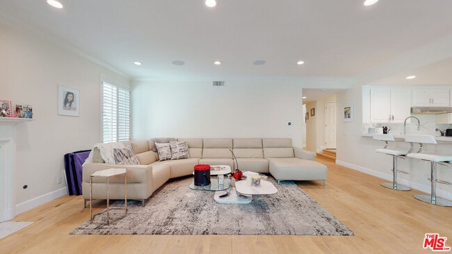 Building Photo - 4950 Densmore Ave