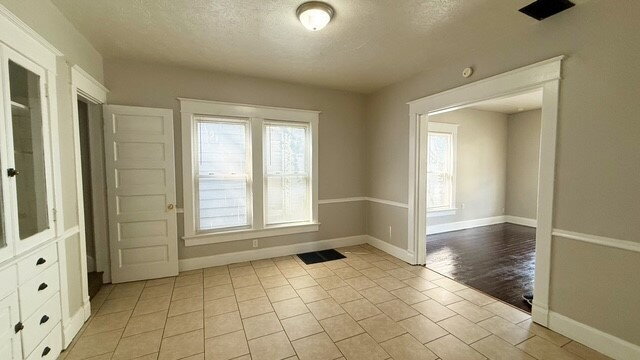 Building Photo - SOUTH/CENTER TWP - GORGEOUS 4 BEDROOM EARLY CENTURY HOME AVAILABLE NOW!