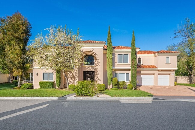Building Photo - Elegant Dream Escape - Hills of Studio City