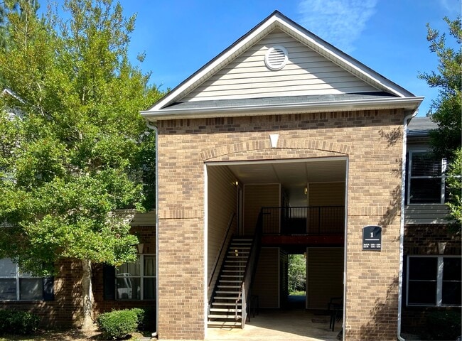 Building Photo - 1202 Par 3 Way