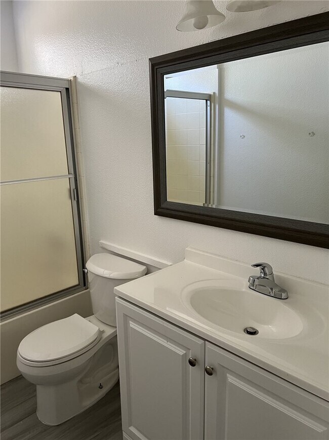 Building Photo - 2612 Avenida Del Vista