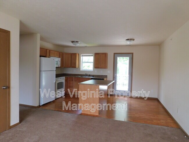 Building Photo - 210 Cardinal Wy
