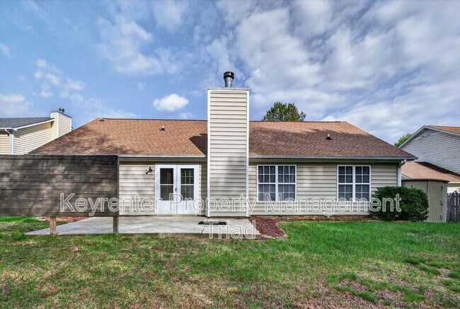 Building Photo - 10 Manor Ridge Ct