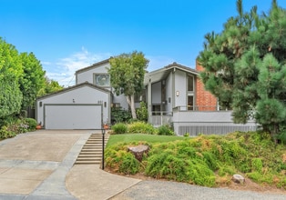 Building Photo - Unfurnished Village of Del Mar Home Boasti...