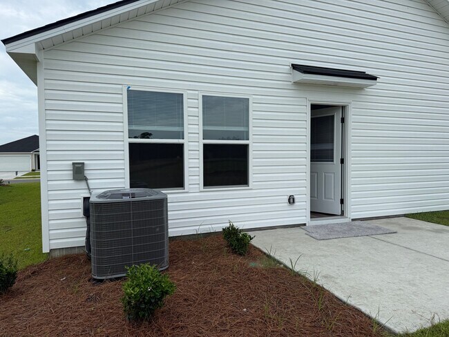 Building Photo - 1119 Cooper Hawk Ln SW