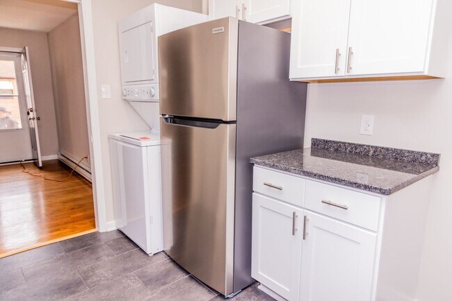 Building Photo - ONE MONTH FREE-Sign by 2/28/2026: Walk to Carytown & the Fan