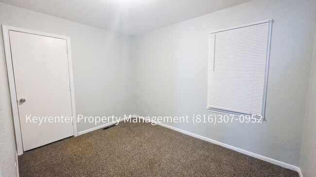 Building Photo - 3 Bed 1 Bath ready to rent!