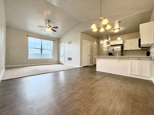 Building Photo - Spacious & Bright 3 Bedroom Condo with Pool Access, Garage, and Prime Lehi Location!