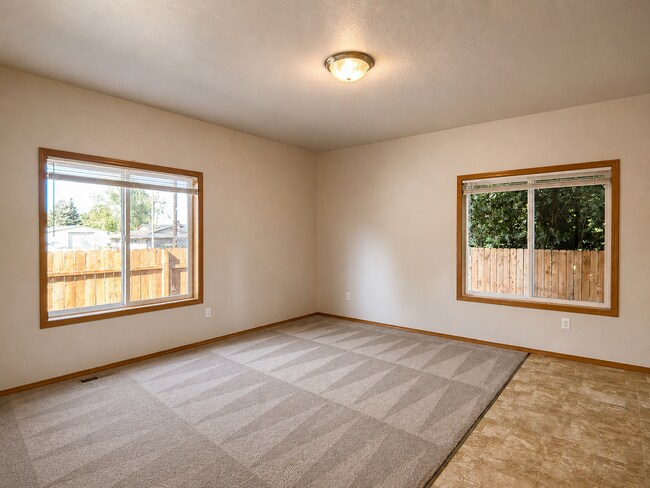 Building Photo - 4825 Northeast 124th Ct.