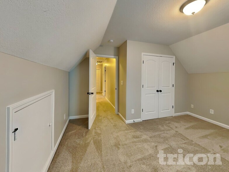Building Photo - 3450 Southwood Dr