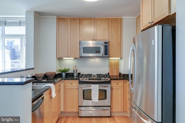 Building Photo - 1900 Hamilton St