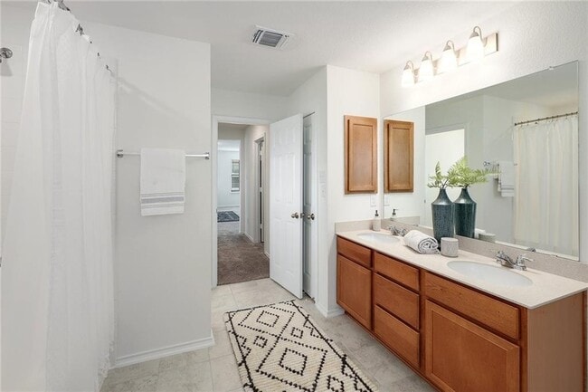 Building Photo - 808 Desaix Dr