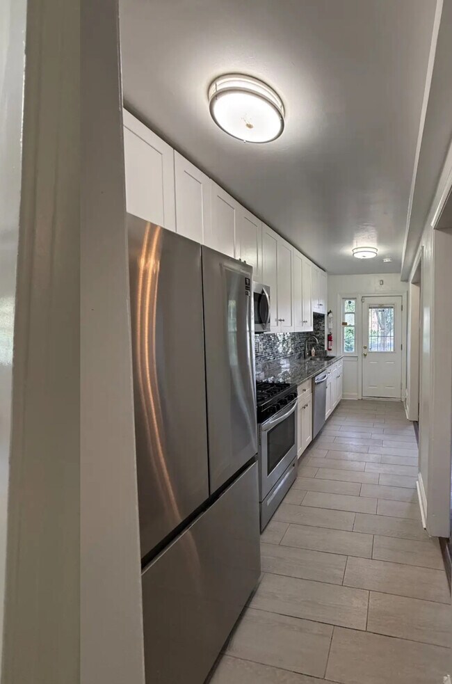 Building Photo - 1714 E St NE