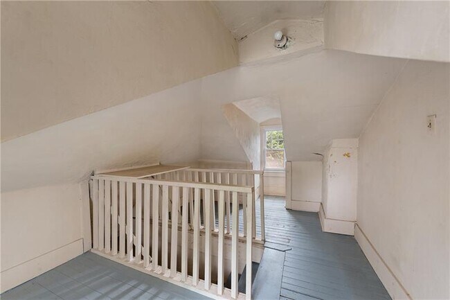 Building Photo - 318 Sprott Way