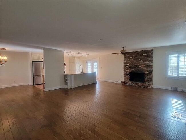 Building Photo - 3740 Clubland Dr