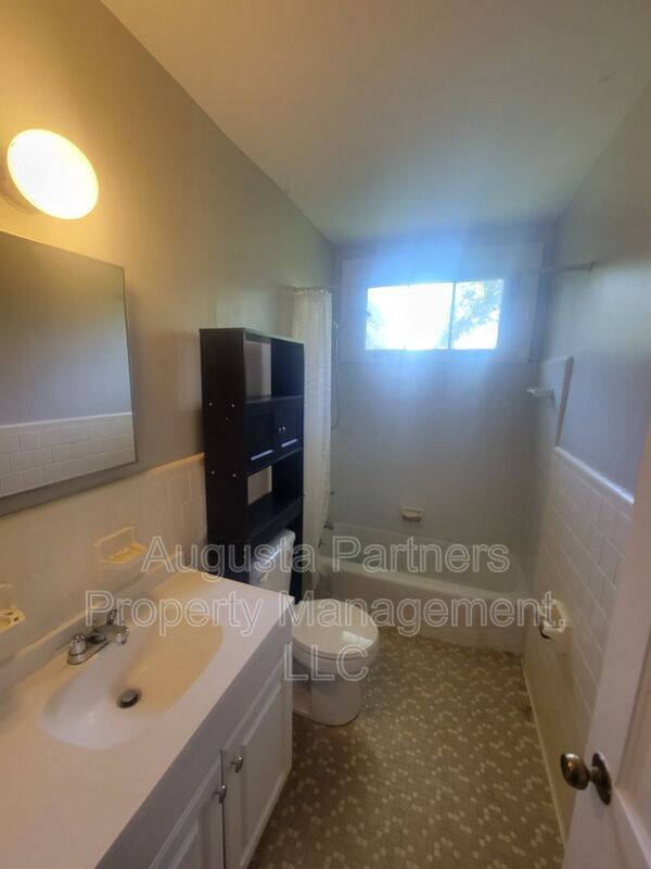 Building Photo - 1330 Wingfield St