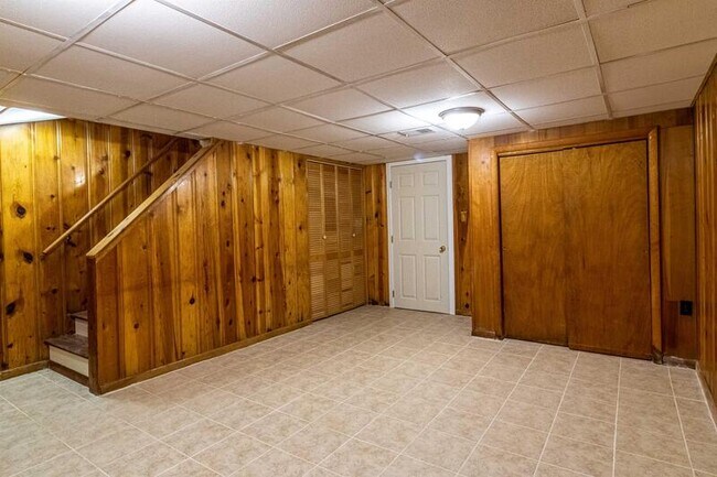 Building Photo - 732 Old Riverside Rd